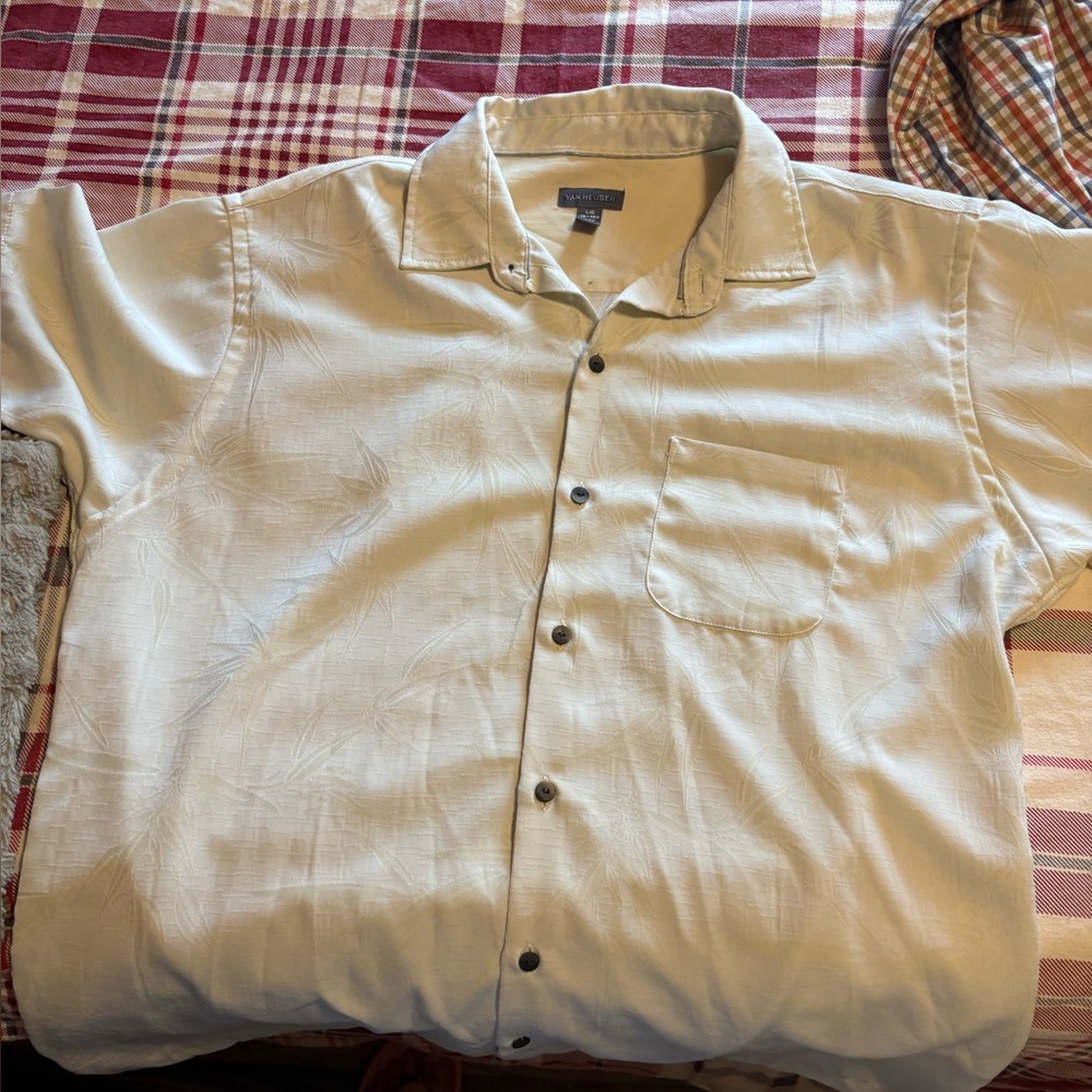 Van Heusen Men’s Cream Short-Sleeve Button-Down Shirt